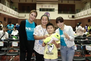 身心障礙學童「首飛」遊澎湖　小禎、林柏妤陪飛圓夢　