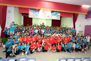 中秋前夕充滿愛 藝人隨志工為弱勢送暖