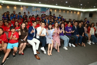 好暖心 舒子晨、胡恩瑞領隊為孩童圓夢